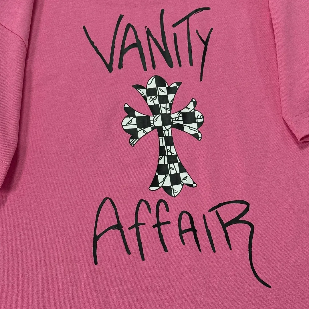 P170 Chrome Hearts Chrome Hearts 25 high version. The fabric is made of 300 grams of high-density cotton. It does not deform or shrink. It has three labels. It is the same style for men and women. Technology: digital printing. Color: white, black, pink. SIZE: S-XL